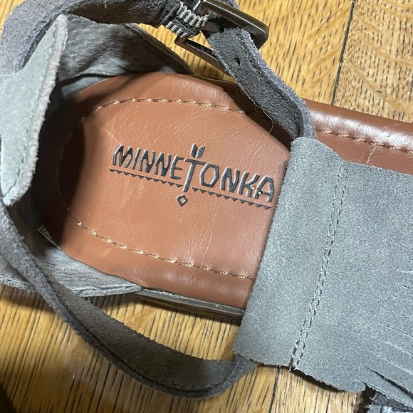 Minnetonka suede fringe sandals - Picture 7 of 7